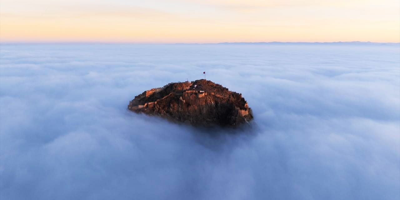 Karahisar Kalesi 'sis'te kayboldu