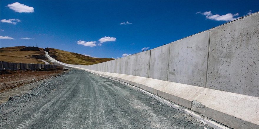 Polonya'dan göçmen geçişlerine karşı Belarus sınırına 350 milyon euroluk duvarı projesi