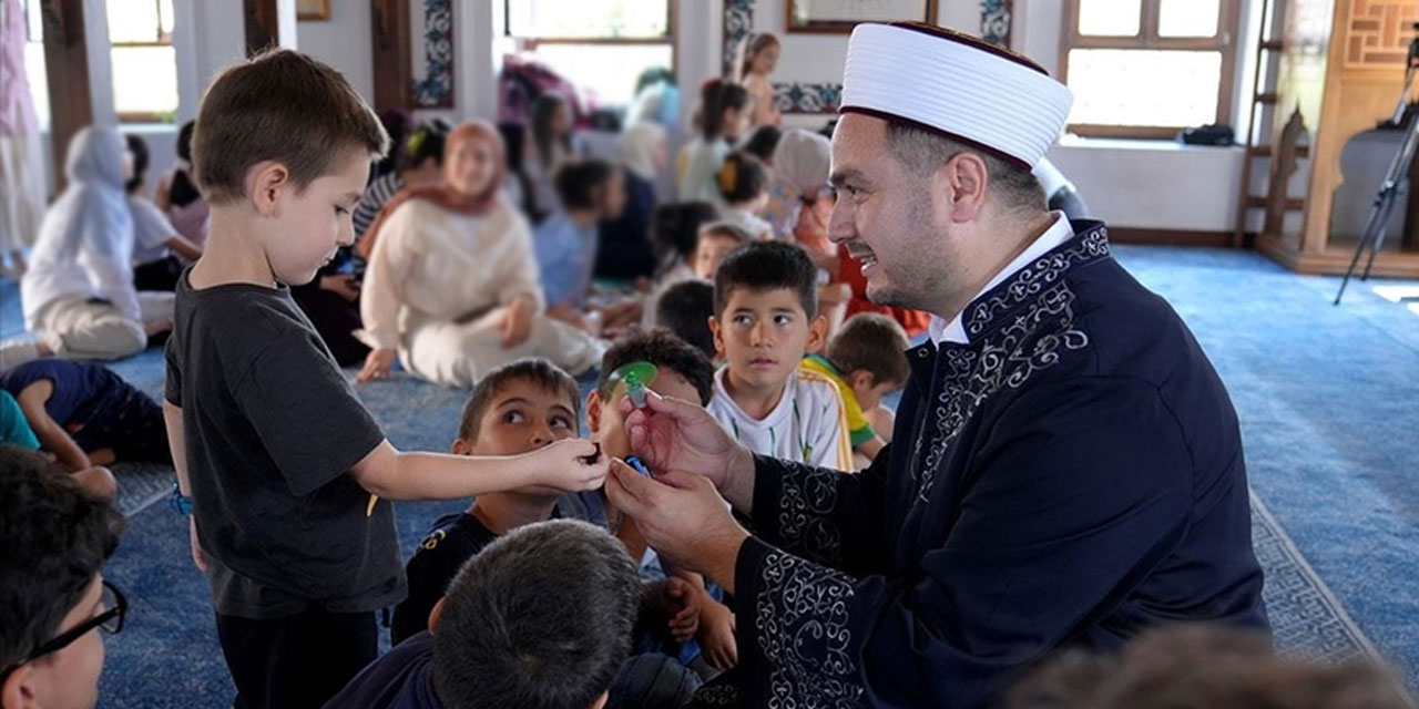 İmamın vizyonu: Camide Kur'an ile bilim ve sanatı buluşturdu