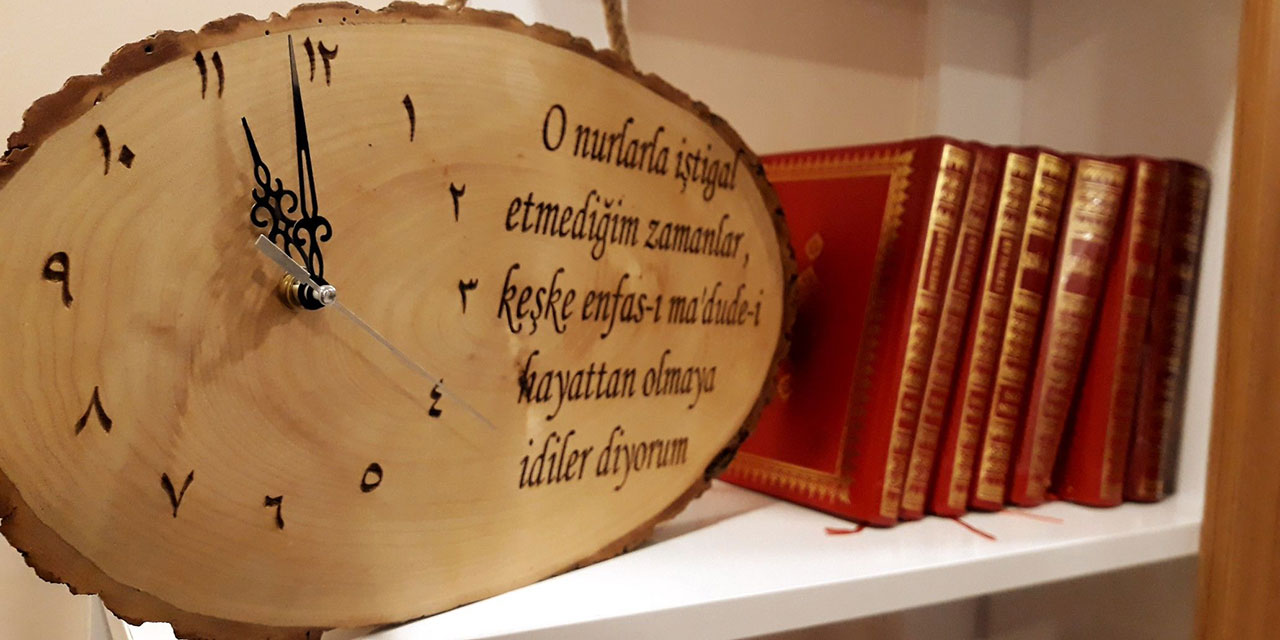 Bediüzzaman: Risale-i Nur'da o saat var, çalış, o saati bul ihtar edildi