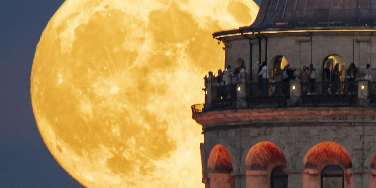 İstanbul'dan dolunay manzaraları