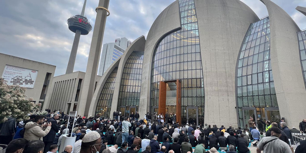 Köln'de ezan heyecanı: İlk defa hoparlörden okundu