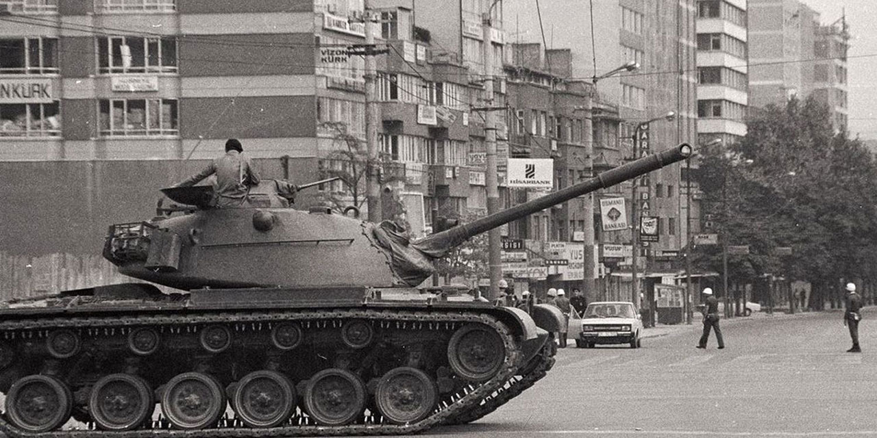 Kanlı 12 Eylül darbesinin üzerinden 43 yıl geçti