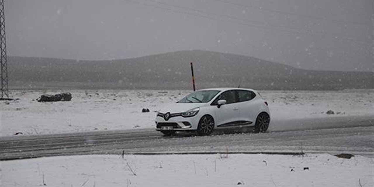 Kars'ta nisanda beyaz rahmet kar etkili oldu