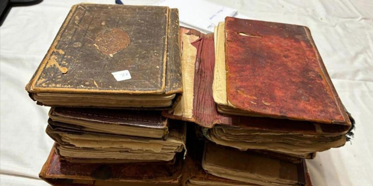 Fransa'nın Cezayir'den çaldığı belgeler geri dönüyor