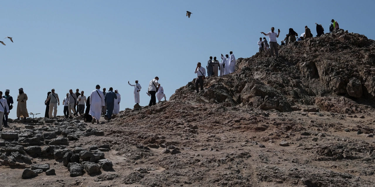 Hacılar, Medine'de kutsal mekan ve alanları ziyaret etti