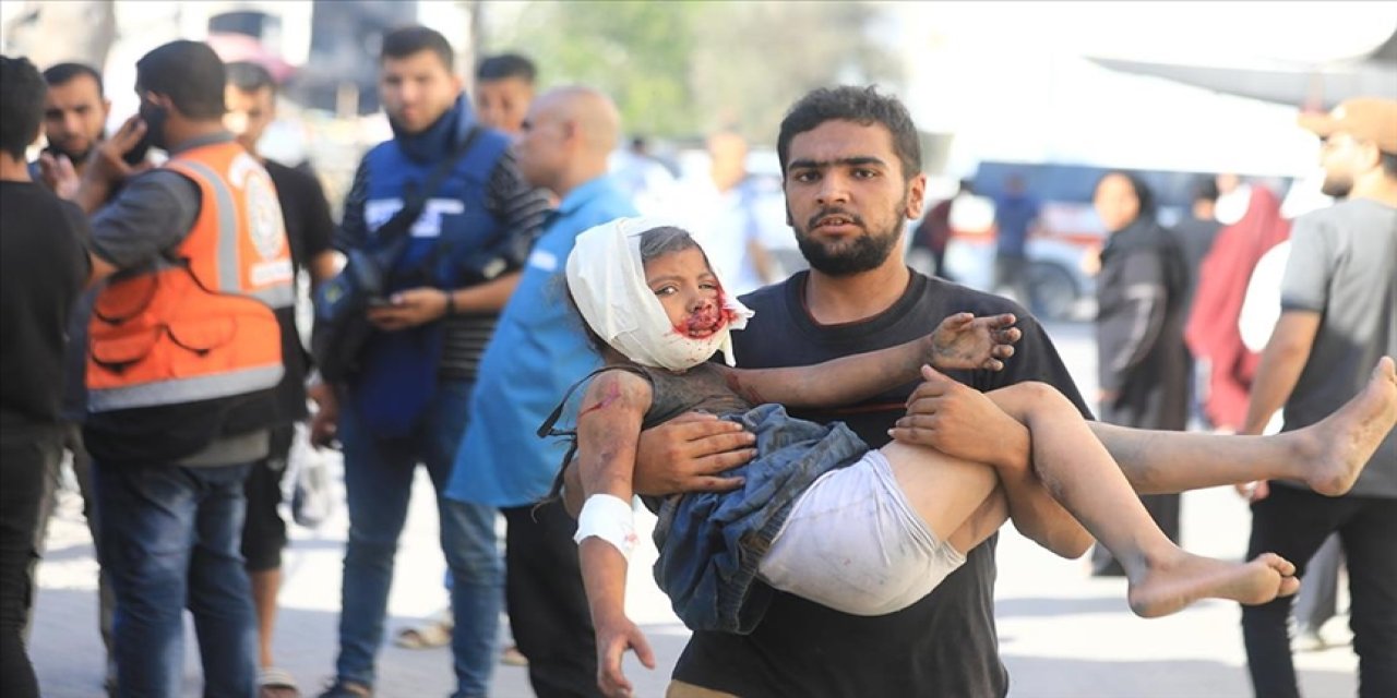 Aşağılık israilin Gazze'de iki okula düzenlediği saldırıda 30 kişi katledildi