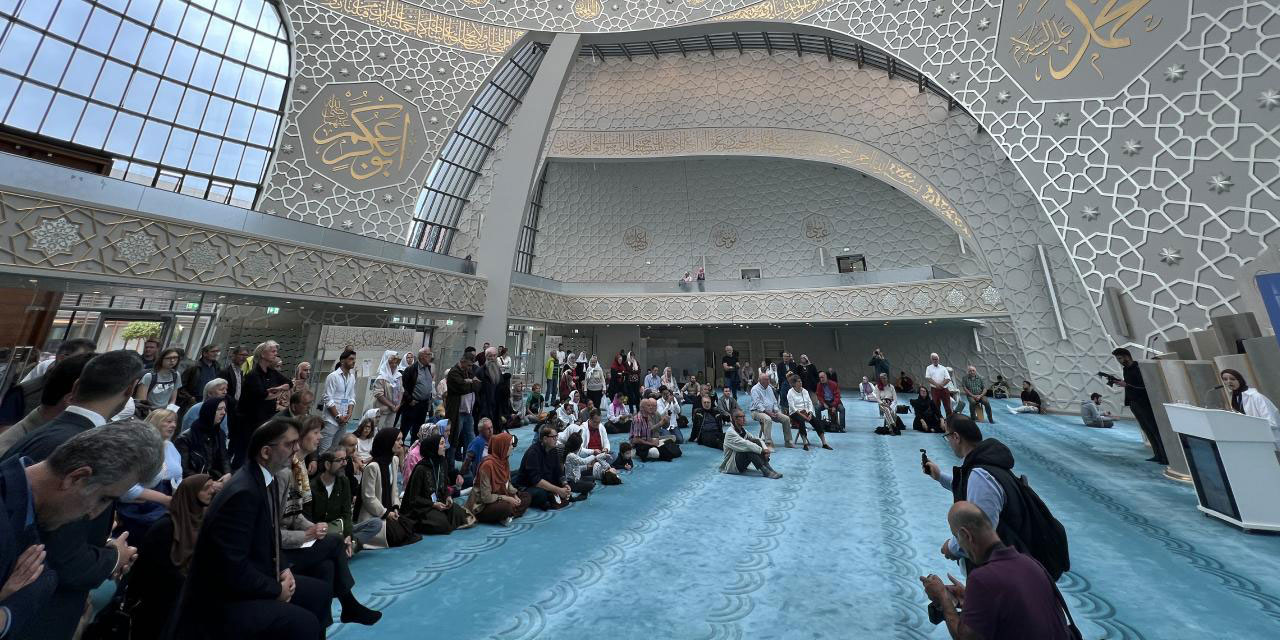 Almanya'da camilerde Açık Kapı Günü etkinliği: İbadet düşündürür, canlandırır, birleştirir