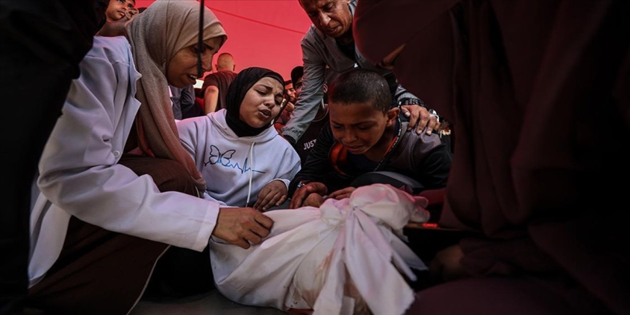 Aşağılık israil yine yardım bekleyenleri katletti: 32 şehit