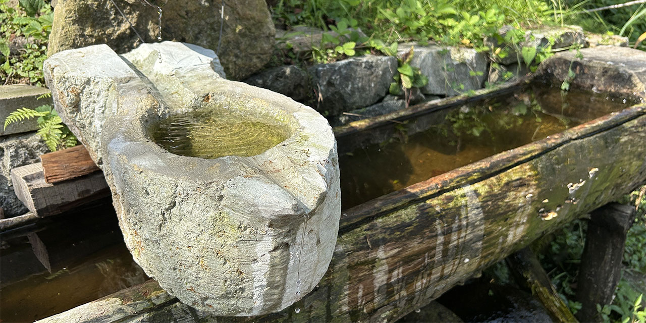 İnşaat ustası hayır için 15 yerde çeşme yaptı