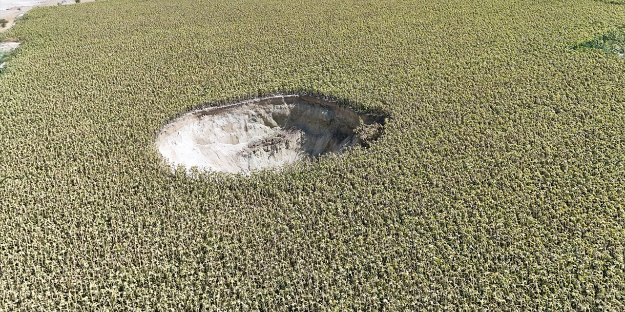 Bir anda çöküyor: Konya'da bir obruk daha oluştu