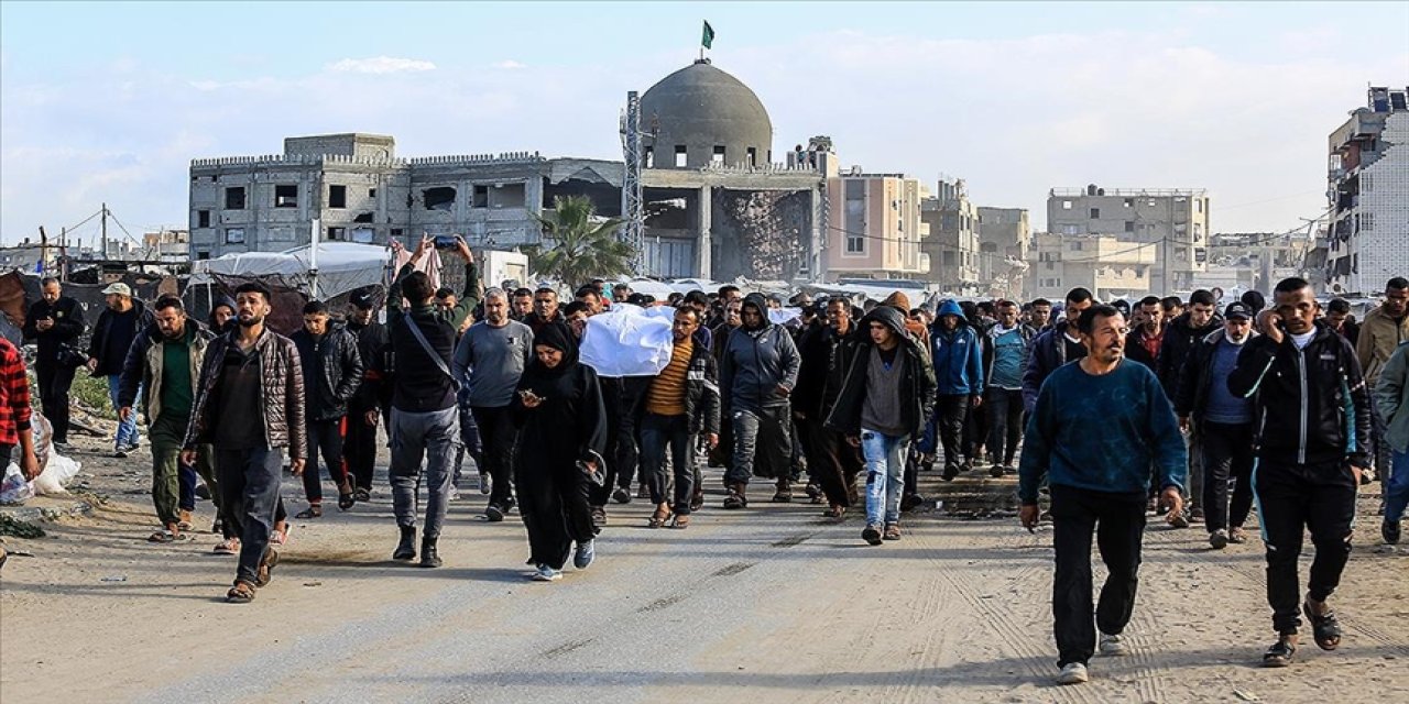 Katil israil, Gazze'de bayramın ilk gününde 10'u çocuk 20 Filistinliyi öldürdü