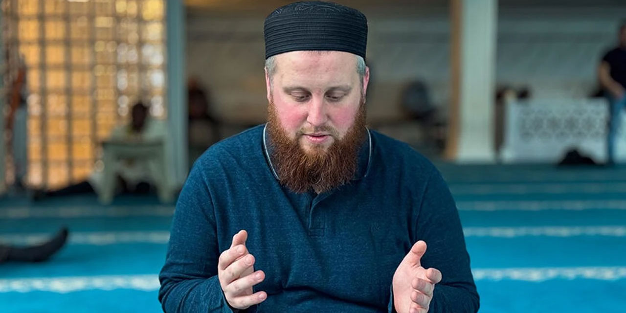 Müslüman olan Hollandalı avukat: Hayatın anlamını aradım İslam’ı buldum