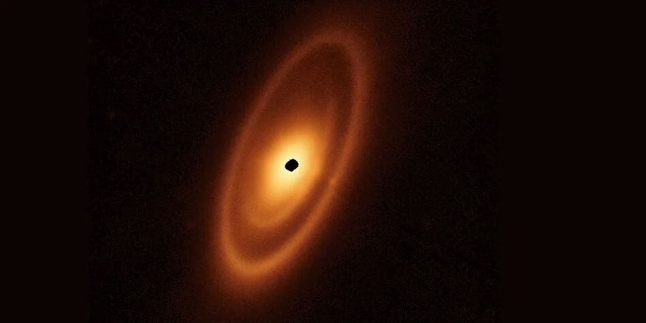 Bir yıldızın yörüngesindeki 'toz kuşaklarının' fotoğrafı: 440 milyon yaşında