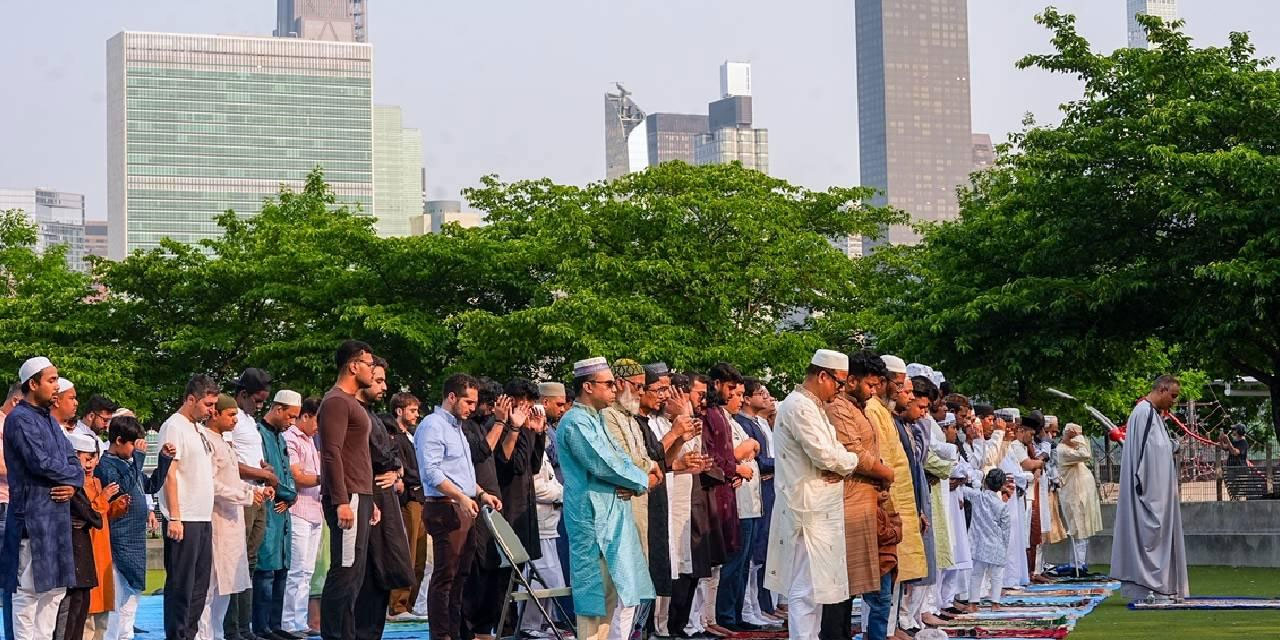 Kanada'da eyaletin içine laiklik kaçtı: Sokakta dua ve namazı yasaklama planı