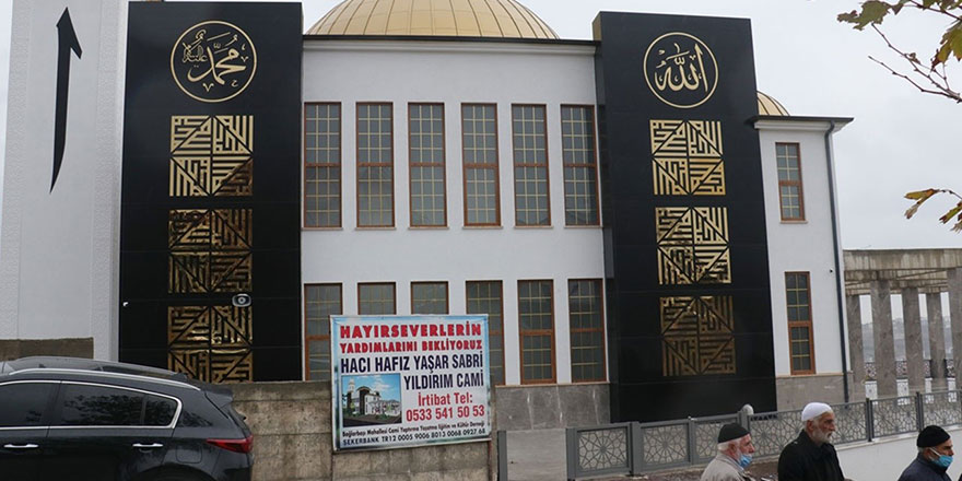 Manzarayı kapattığı iddiasıyla camiyi mahkemeye verdiler, cemaat şaşkın