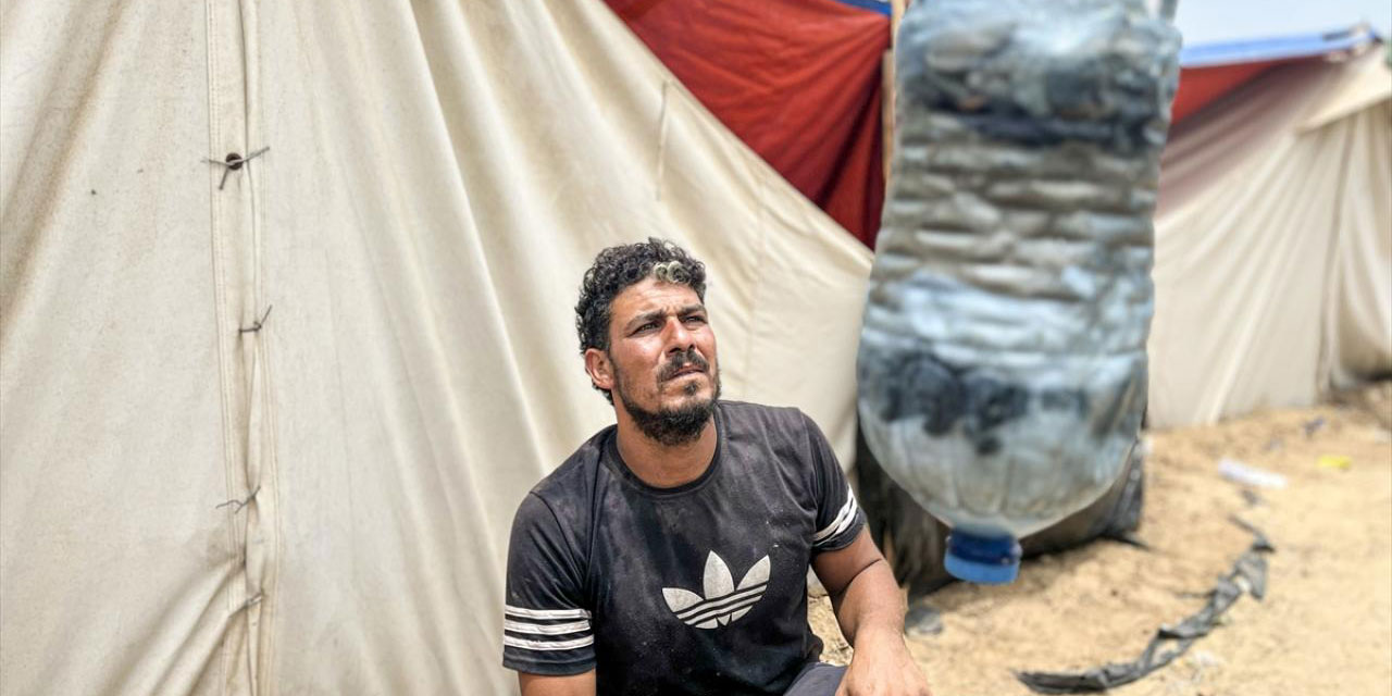 Gazzeli Ahmed, deniz suyunu basit imkanlarla arıtmaya çalışıyor