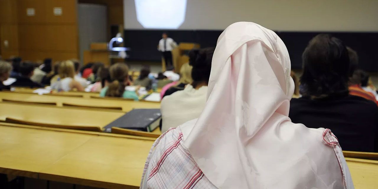 Almanya'da kamuda başörtüsü yasağına tepki: 'Ayrımcı Tarafsızlık Yasası kaldırılsın'