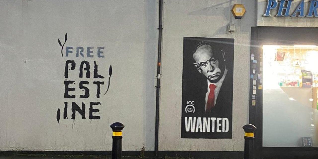 Katil netanyahunun 'aranıyor' afişleri İngiltere sokaklarında