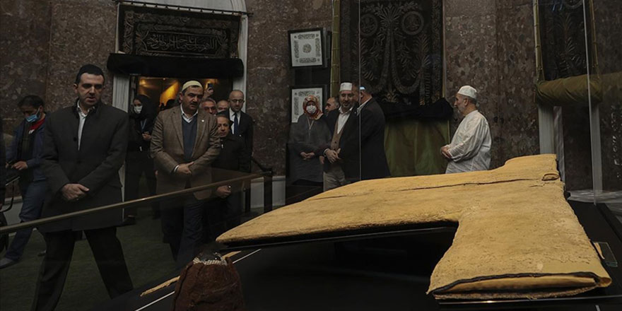 Hırka-i Şerif ziyaretleri gözyaşlarıyla başladı