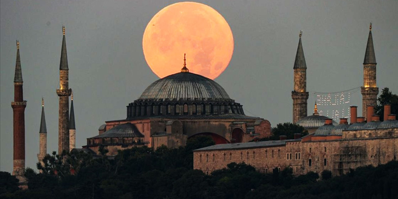Yunan arkeologlar Cami olan Ayasofya'yı UNESCO’ya şikayet etti