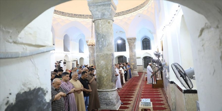 Bağdatlılar Osmanlı yadigarı Muradiye Camisi'ni ramazanda boş bırakmıyor