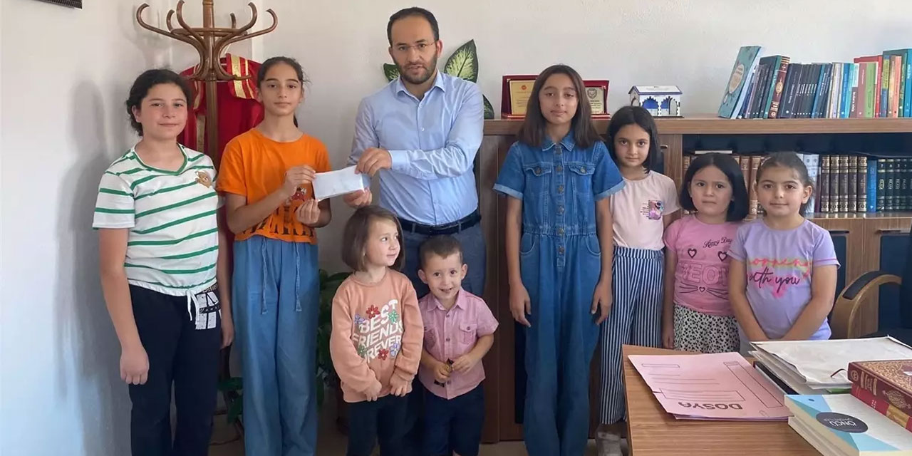 5 çocuk limonata satarak kazandıkları 943 lirayı Filistinli çocuklara gönderdi