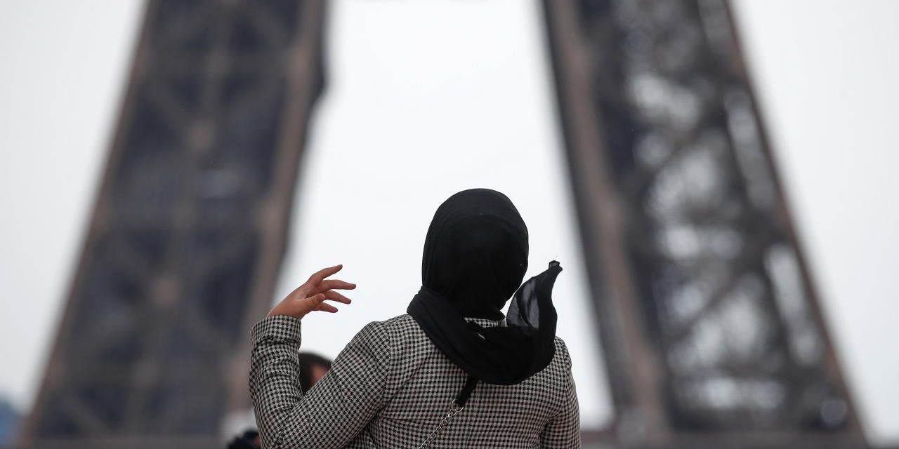 Fransa başörtüsünü hedef alıyor