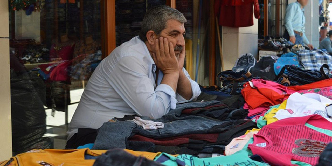 Esnaf bitiyor, zincir marketlerin sattıkları ürünlere sınırlama getirilmeli