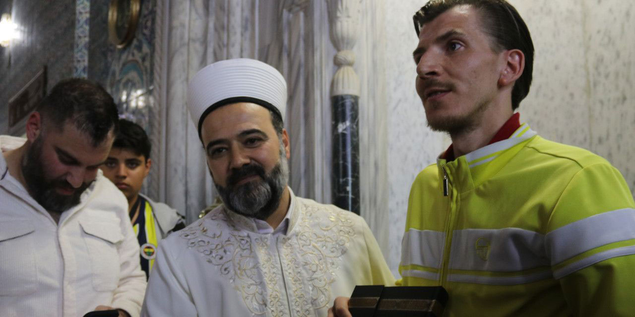 Şanlıurfa'yı gezen Sırp turist Hz. İbrahim makamından etkilendi ve Müslüman oldu