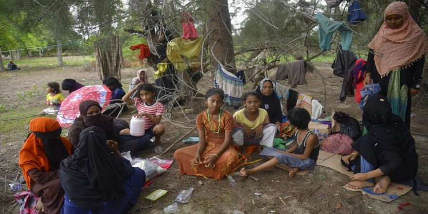 Bangladeş'e Arakanlı Müslümanları Ada'ya zorla gönderme çağrısı