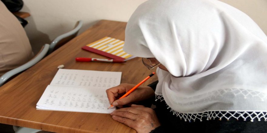 Okuma yazma öğrenen 178 kadın sertifikalarını aldı