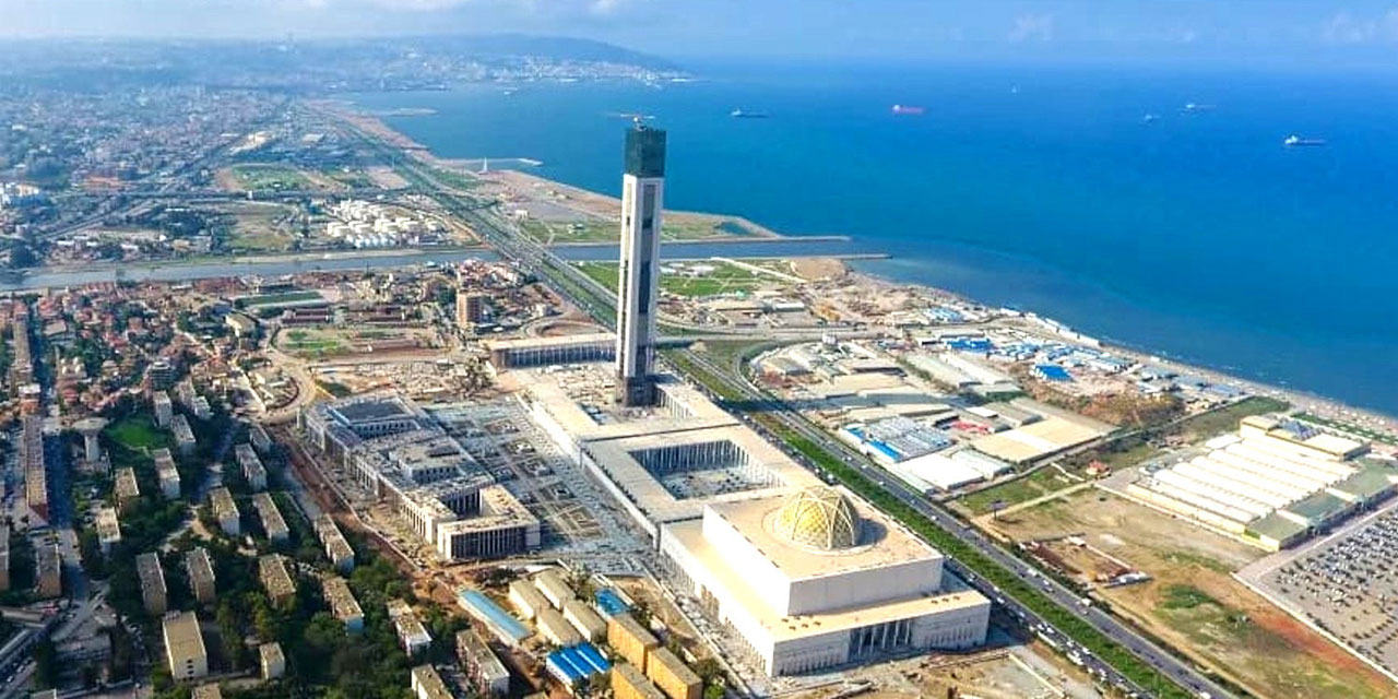 Dünyanın en büyük camilerinden Cezayir Ulu Camii'nde teravih kılınması yasak!