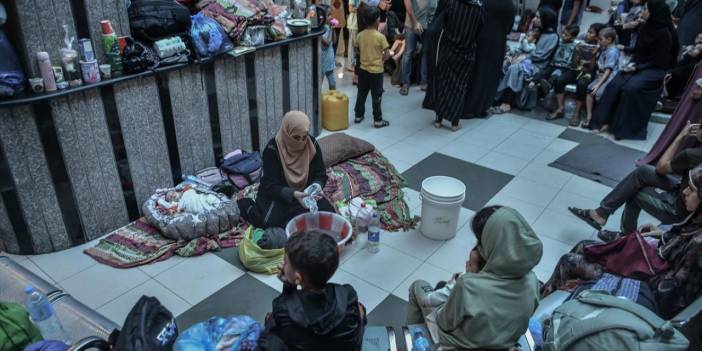 Filistinliler, Nasır Hastanesi'ne sığınarak hayatlarına devam etmeye çalışıyor
