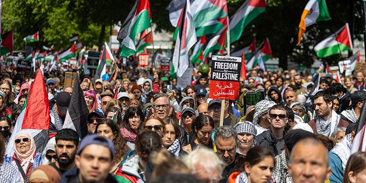 İngiltere'de Filistin destekçileri Dışişleri Bakanlığının girişini kapattı