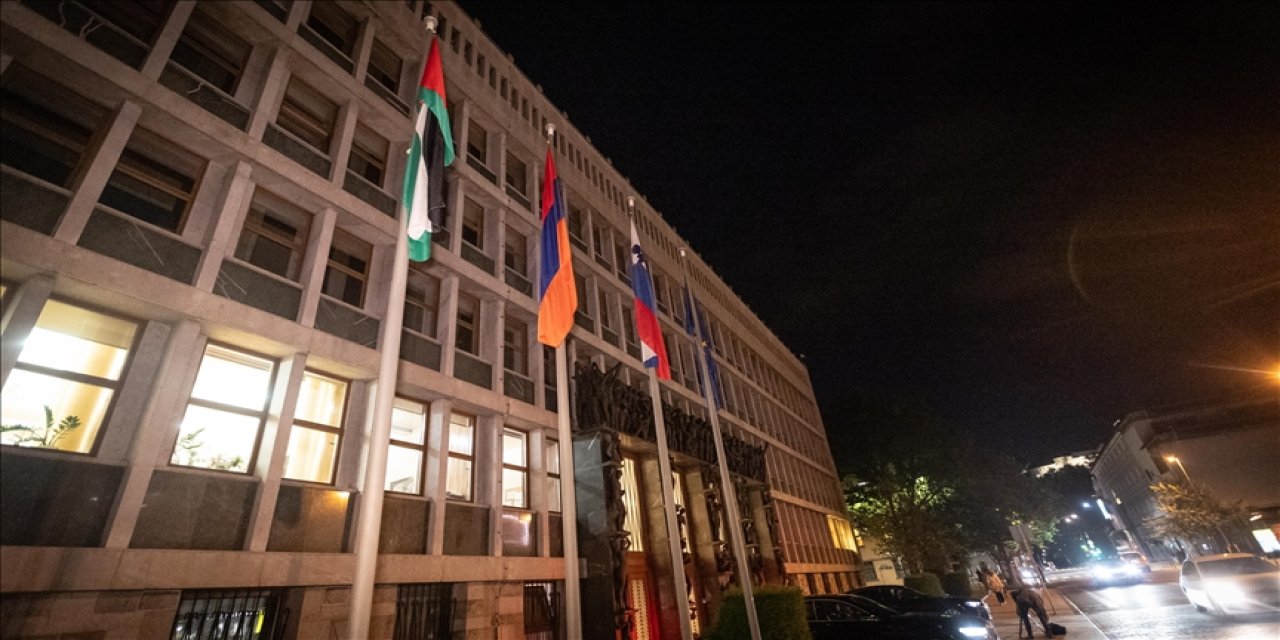 Slovenya, resmen tanıdığı Filistin'in bayrağını mecliste göndere çekti