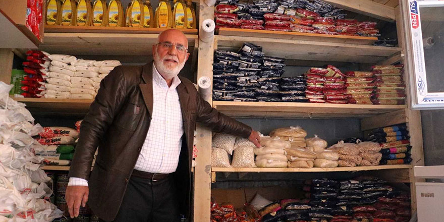 Bu caminin bakkalında her şey ücretsiz