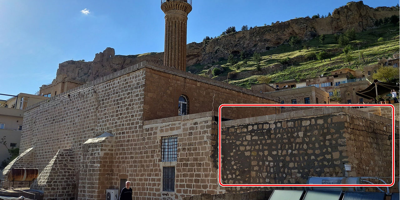 Kabrine Duvar Örülen Artuklu Meliki Nâsırüddin Artuk Arslan