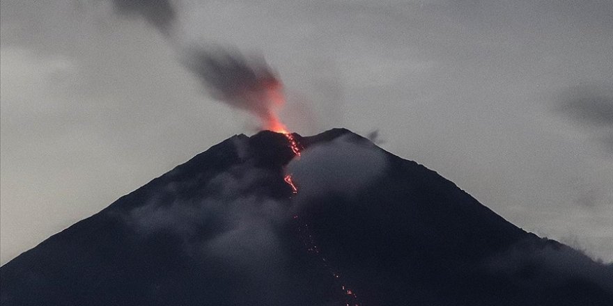 Hawaii'deki Kilauea Yanardağı faaliyete geçti
