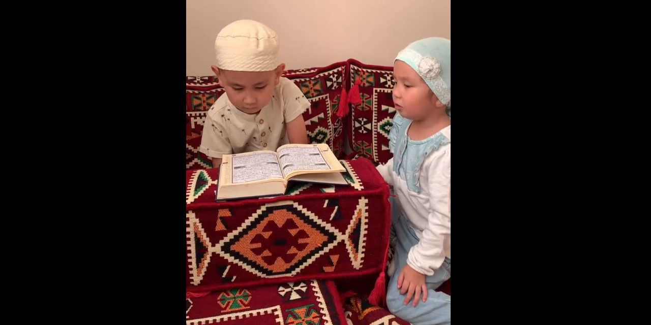 Maşallah: Kazakistanlı abi ve kız kardeşinin Kur'an'ı ezberleme çalışması