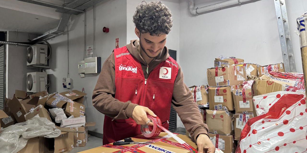 Filistinli genç Türkiye'ye vefa borcunu ödemek için Kızılay gönüllüsü oldu