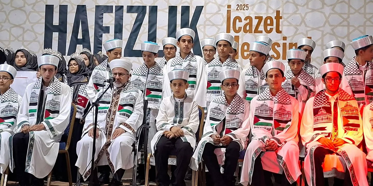 Kahta'da 60 Hafız için düzenlenen icazet programında Gazze'ye dua