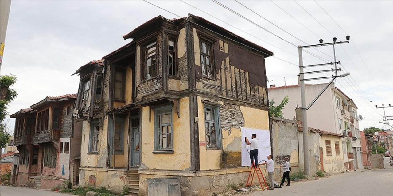 Edirne'deki tarihi yapıların duvarları yer radarıyla tahrip edilmeden görüntüleniyor