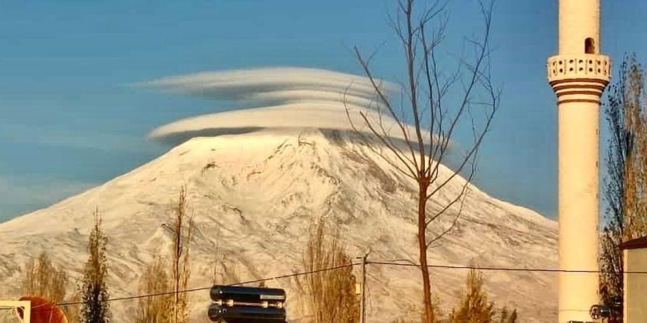 Ağrı Dağı'nda 'takke'ye benzeyen 'mercek bulutu' oluştu