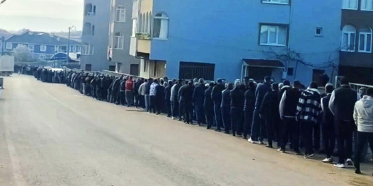 Bursa'da 1 kilometrelik bayramlaşma kuyruğu