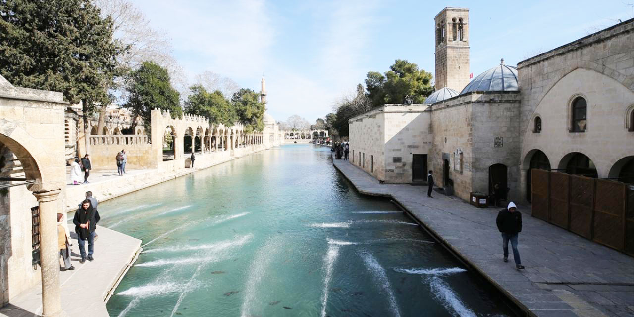Peygamberler şehri Şanlıurfa'da kutsal mekanlar ramazana hazır