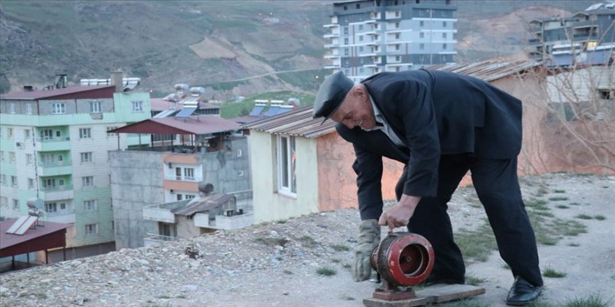 Siirt Pervari'de oruçlar önce ezan sonra da siren sesiyle açılıyor