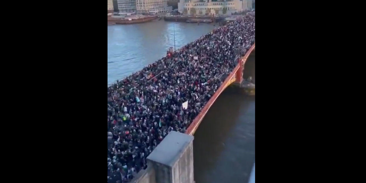 Londra'da 1 milyon insan israil büyükelçiliğine yürüdü