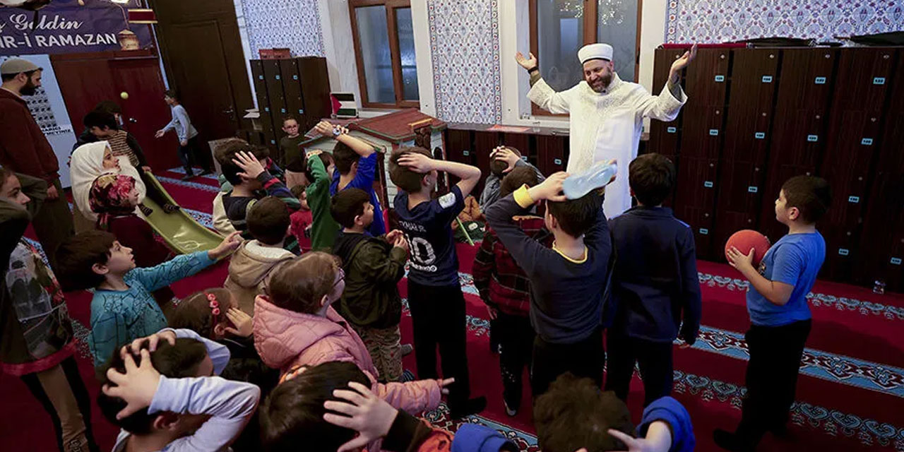 Çocuklar bu camiye gelmek için sabırsızlanıyor