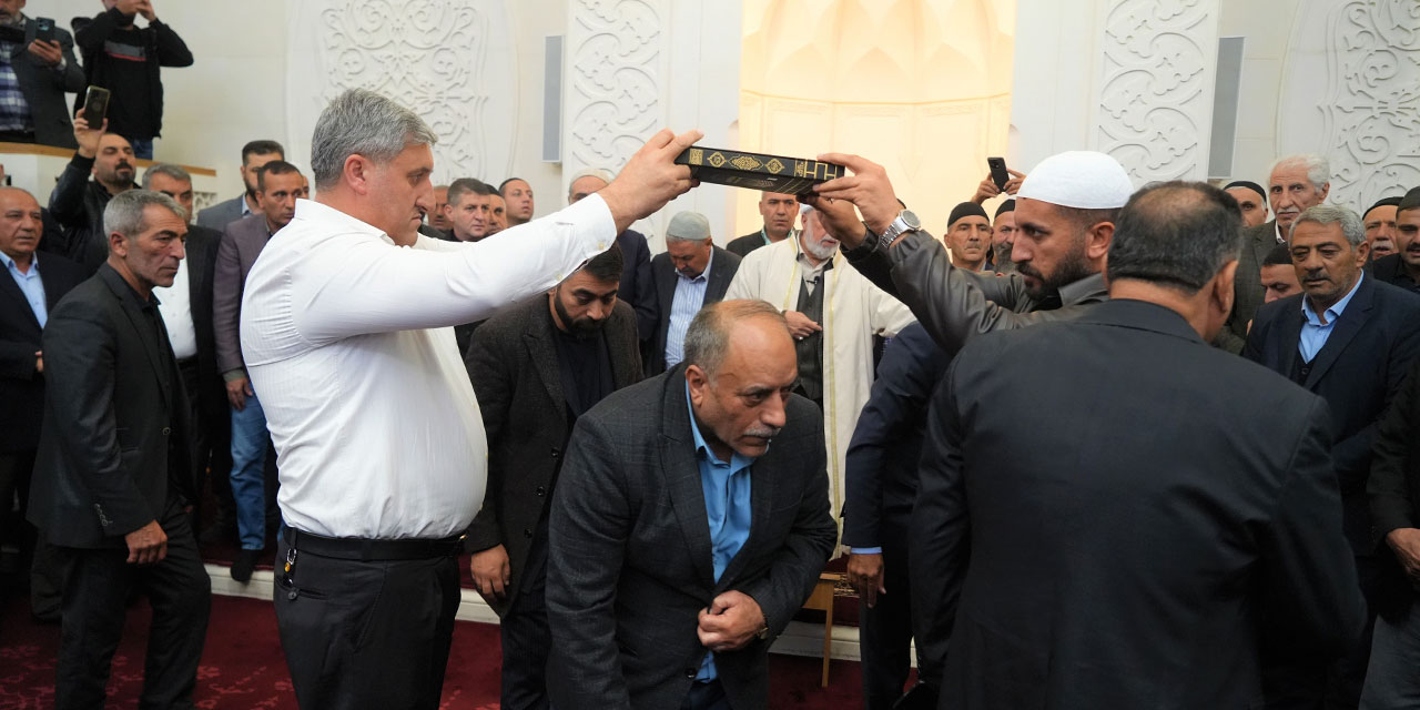 Husumetli aileler Kur’an-ı Kerim altından geçerek barıştı